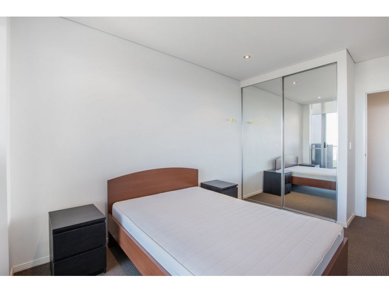 4 Como Crescent, Southport QLD 4215