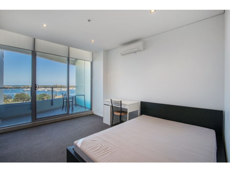 4 Como Crescent, Southport QLD 4215