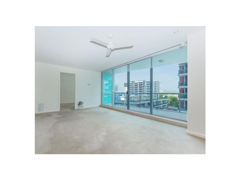 1 Como Crescent, Southport QLD 4215