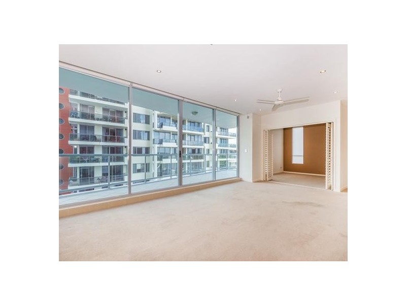 1 Como Crescent, Southport QLD 4215