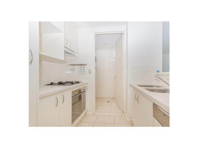 1 Como Crescent, Southport QLD 4215