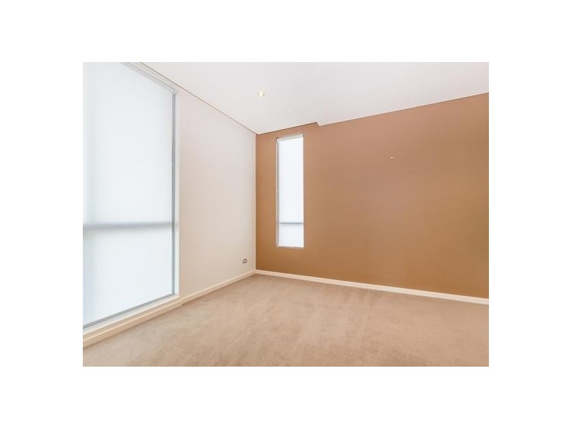 1 Como Crescent, Southport QLD 4215