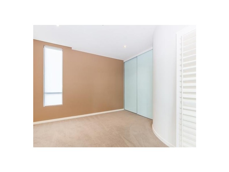 1 Como Crescent, Southport QLD 4215