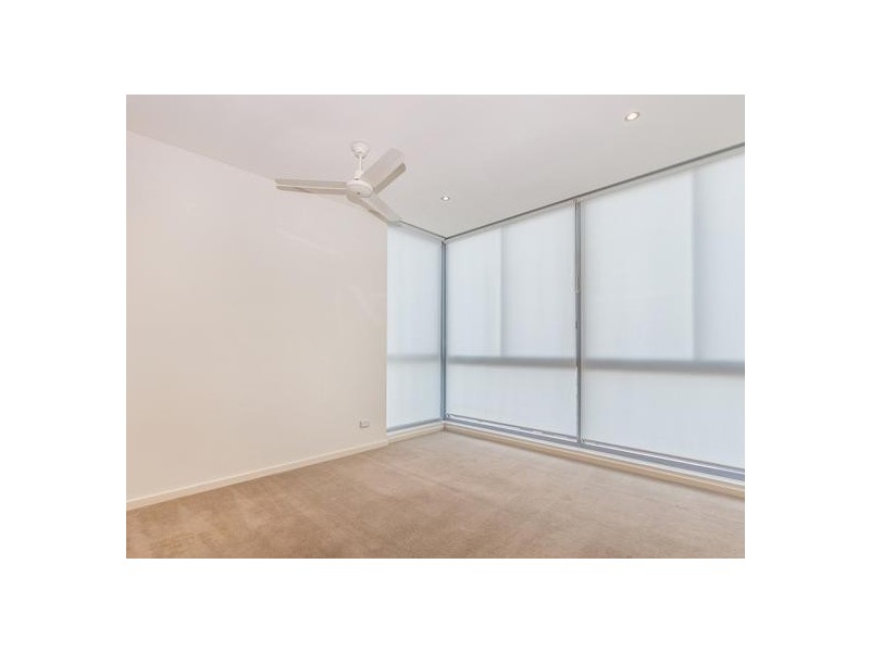 1 Como Crescent, Southport QLD 4215