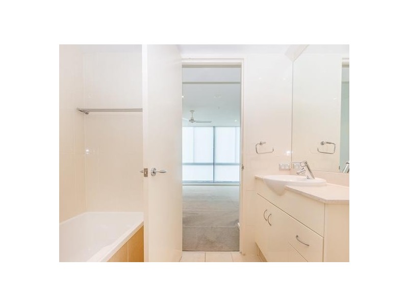 1 Como Crescent, Southport QLD 4215