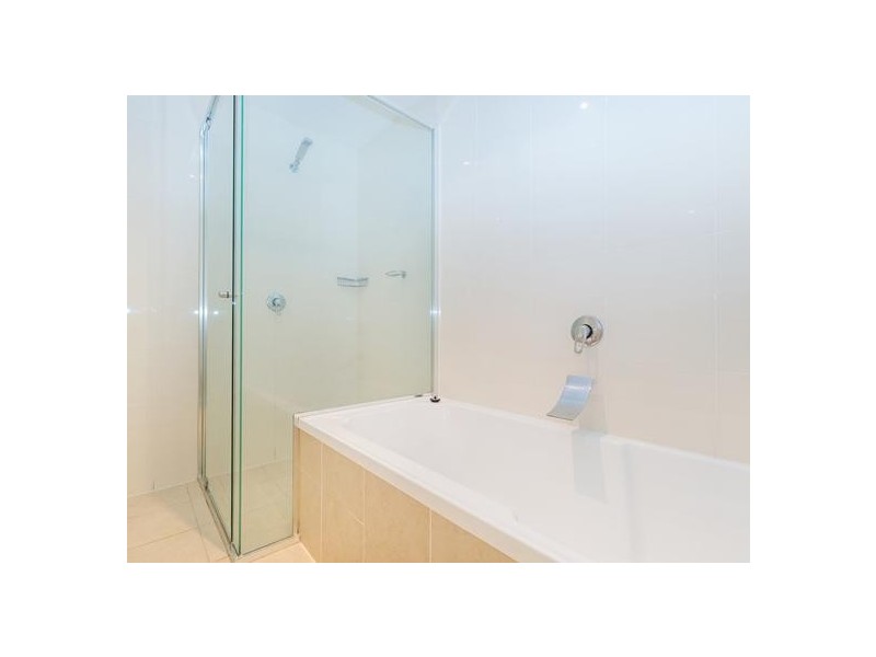 1 Como Crescent, Southport QLD 4215