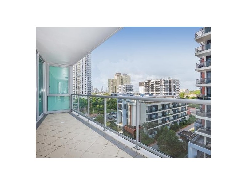 1 Como Crescent, Southport QLD 4215