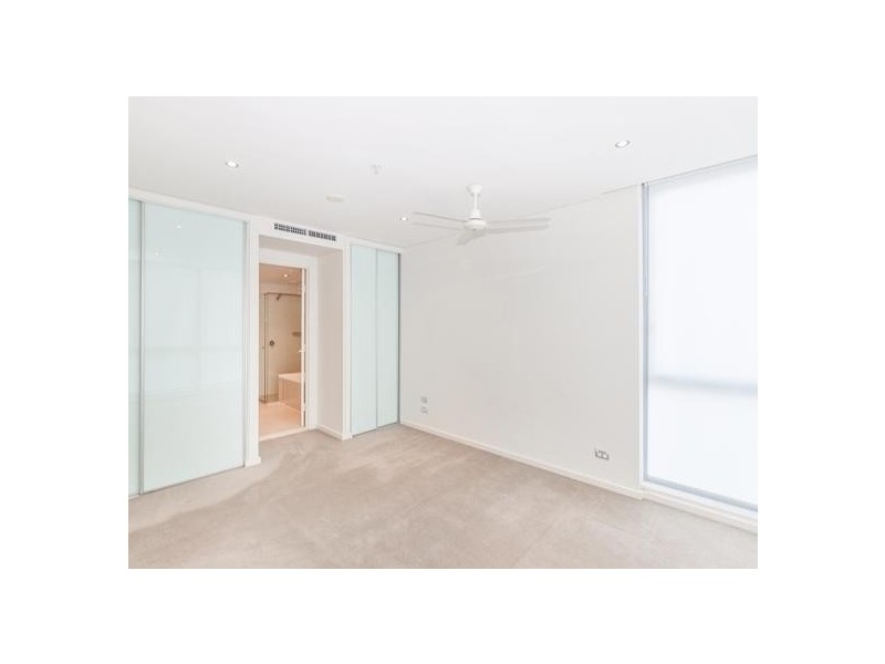 1 Como Crescent, Southport QLD 4215