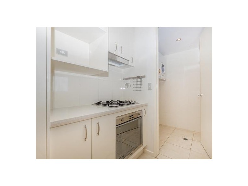 1 Como Crescent, Southport QLD 4215