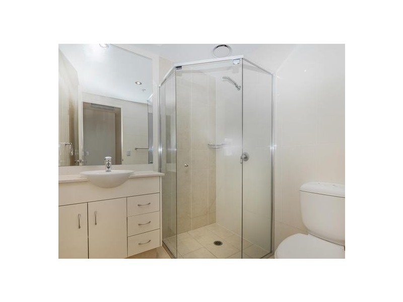 1 Como Crescent, Southport QLD 4215