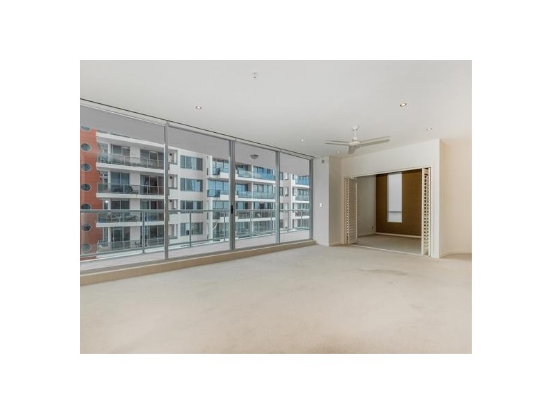 1 Como Crescent, Southport QLD 4215