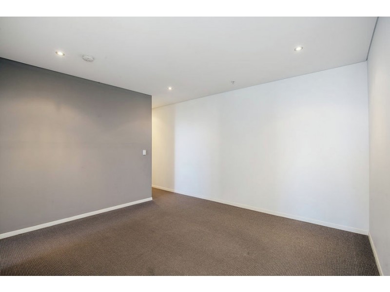 4 Como Crescent, Southport QLD 4215