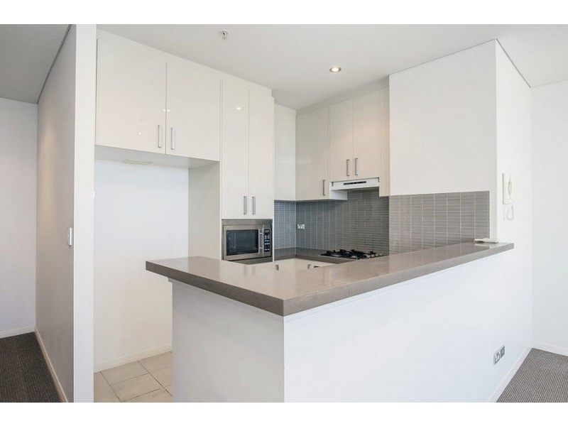 4 Como Crescent, Southport QLD 4215