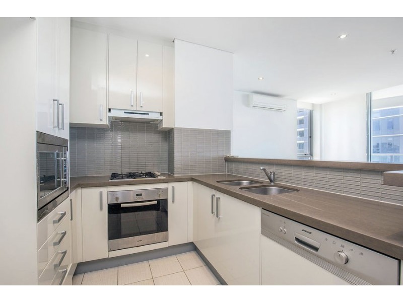 4 Como Crescent, Southport QLD 4215