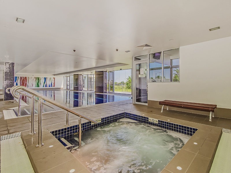 4 Como Crescent, Southport QLD 4215