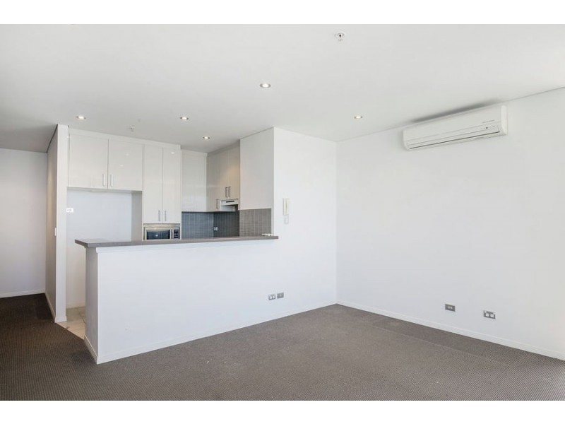 4 Como Crescent, Southport QLD 4215