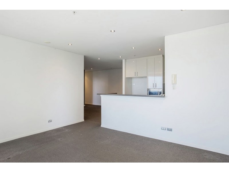 4 Como Crescent, Southport QLD 4215