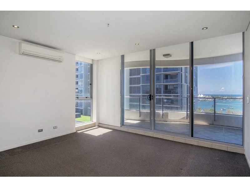 4 Como Crescent, Southport QLD 4215