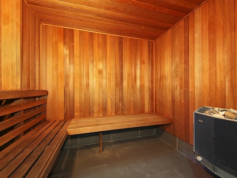 4 Como Crescent, Southport QLD 4215