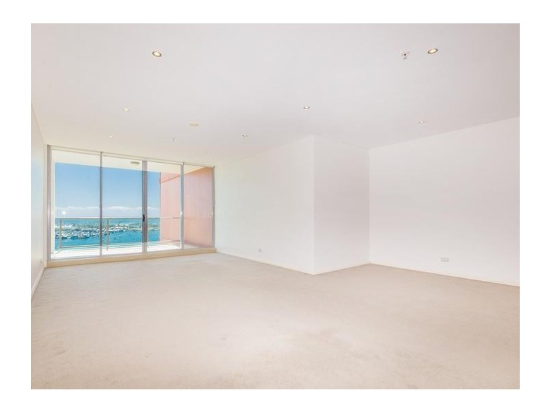 1 Como Crescent, Southport QLD 4215