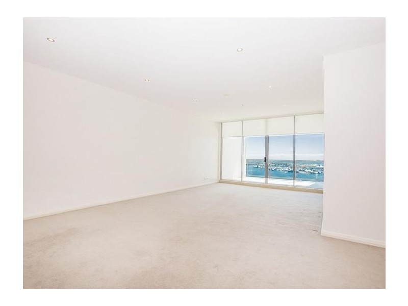 1 Como Crescent, Southport QLD 4215