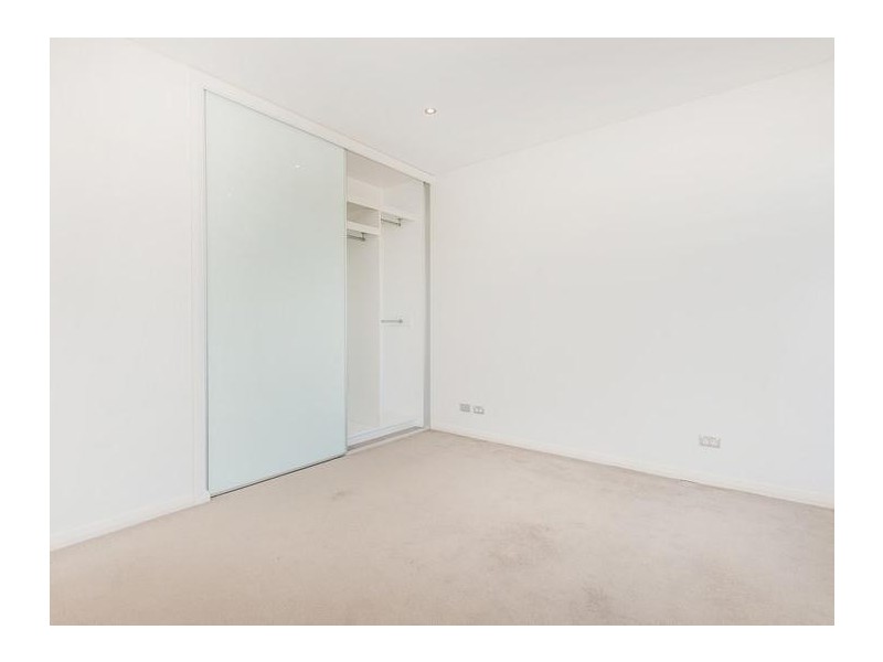 1 Como Crescent, Southport QLD 4215