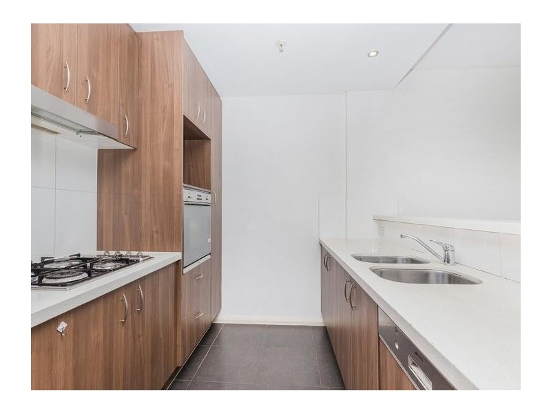 1 Como Crescent, Southport QLD 4215