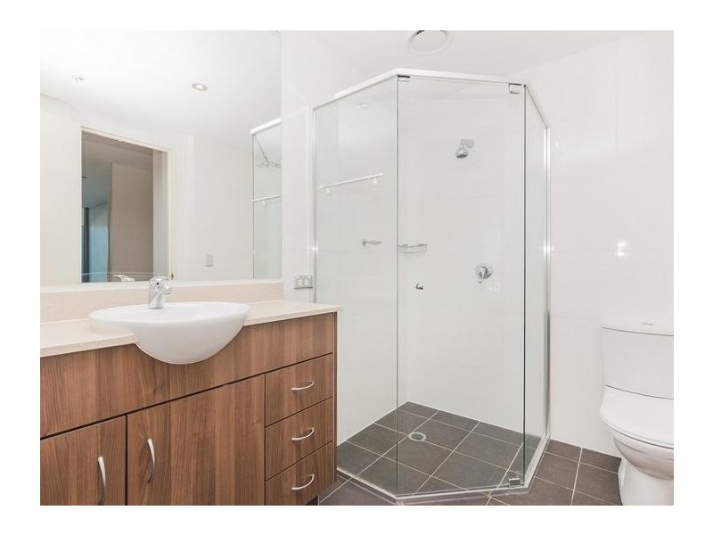 1 Como Crescent, Southport QLD 4215