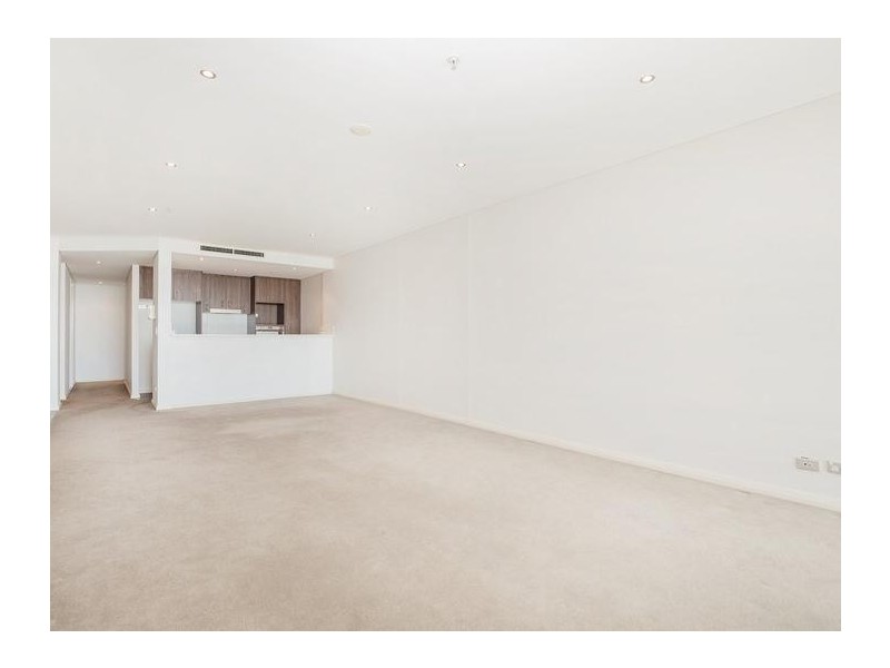 1 Como Crescent, Southport QLD 4215