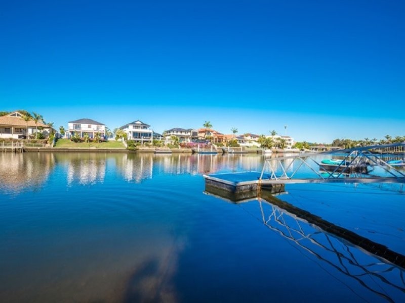 6 Salamander Court, Mermaid Waters QLD 4218