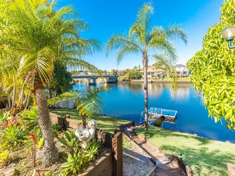 6 Salamander Court, Mermaid Waters QLD 4218