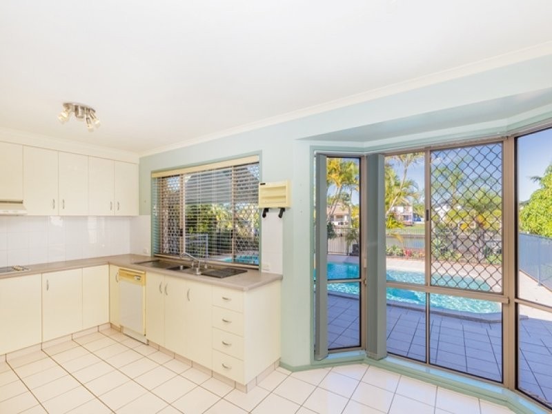 6 Salamander Court, Mermaid Waters QLD 4218