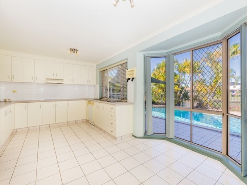 6 Salamander Court, Mermaid Waters QLD 4218