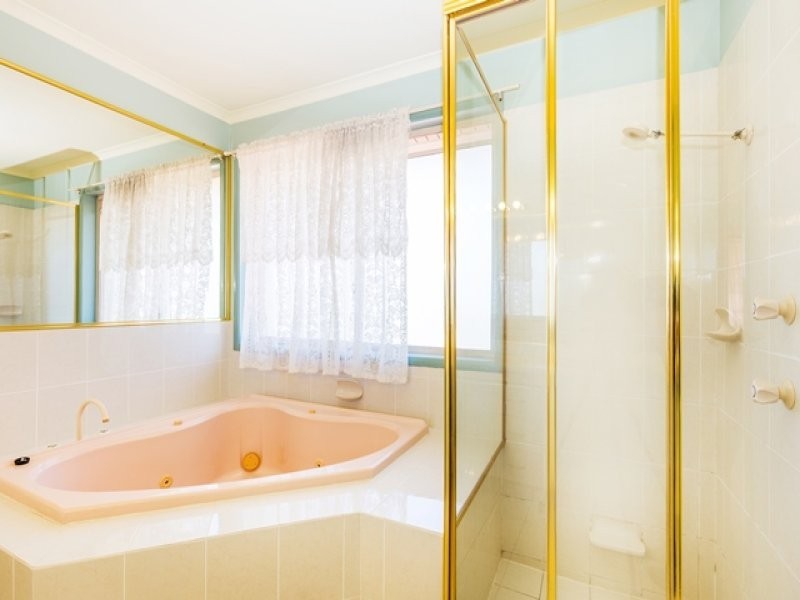 6 Salamander Court, Mermaid Waters QLD 4218