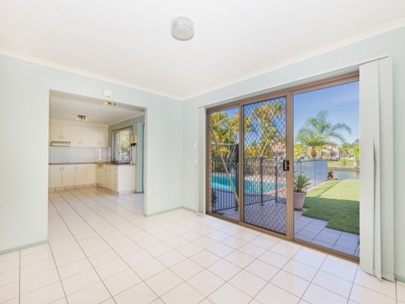 6 Salamander Court, Mermaid Waters QLD 4218