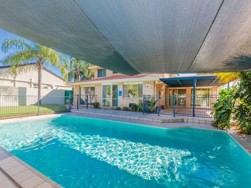 6 Salamander Court, Mermaid Waters QLD 4218