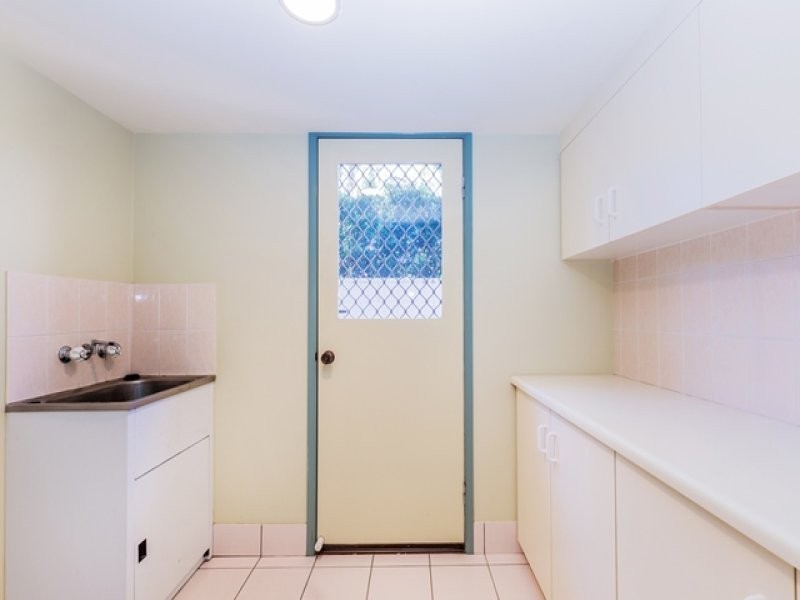6 Salamander Court, Mermaid Waters QLD 4218