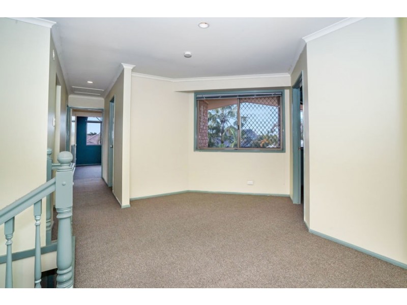 6 Salamander Court, Mermaid Waters QLD 4218