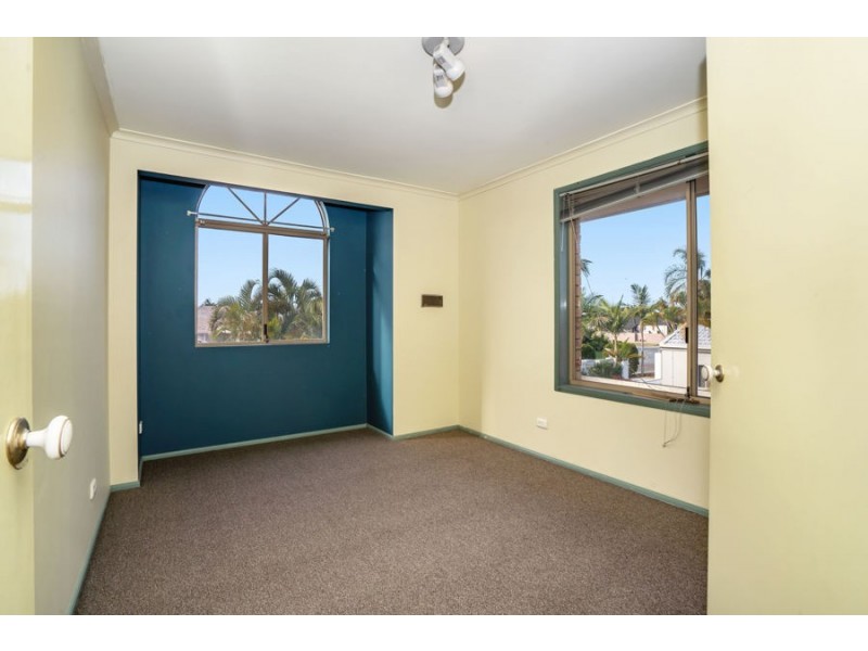 6 Salamander Court, Mermaid Waters QLD 4218