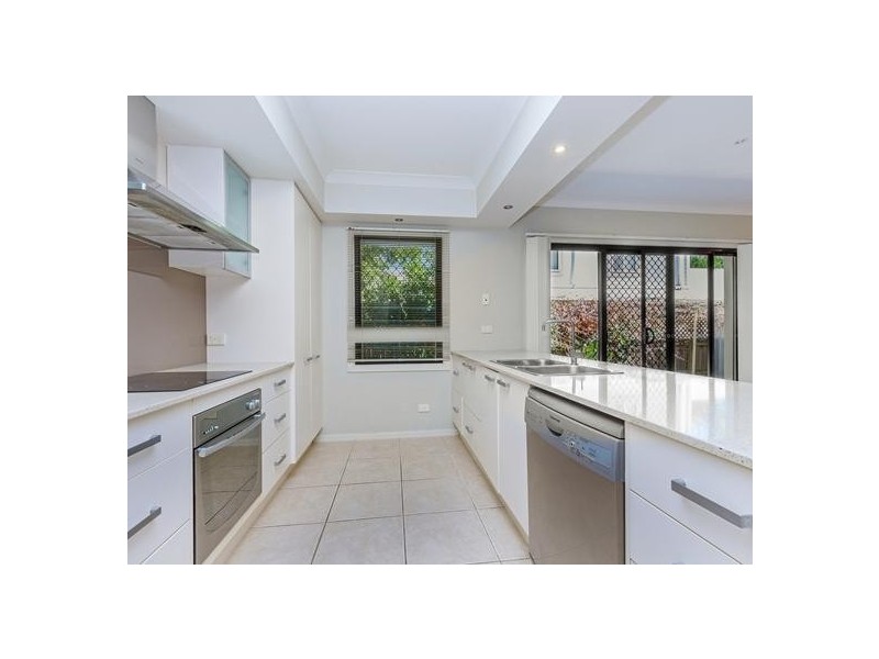 2/190 Queen Street, Southport QLD 4215