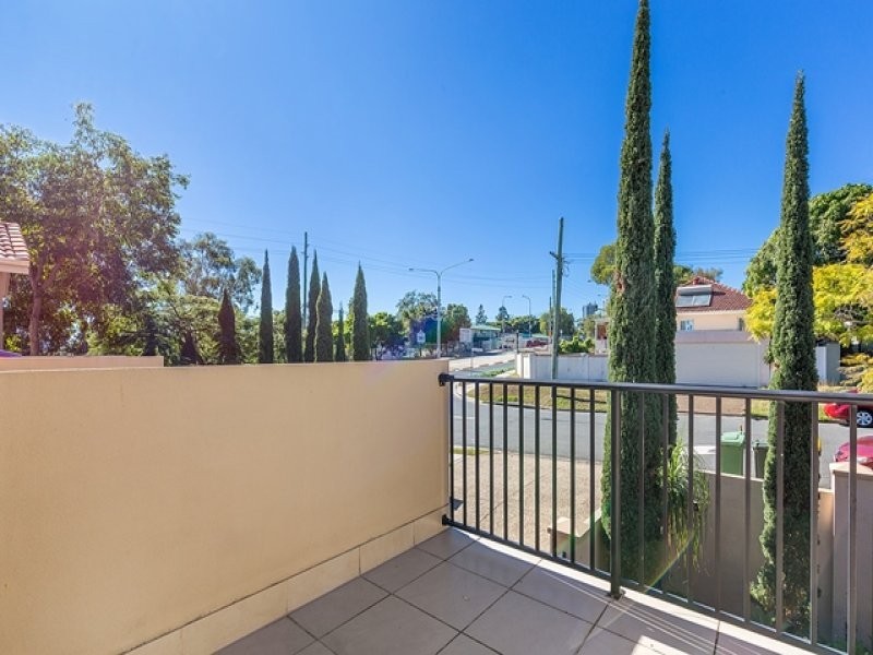 2/190 Queen Street, Southport QLD 4215