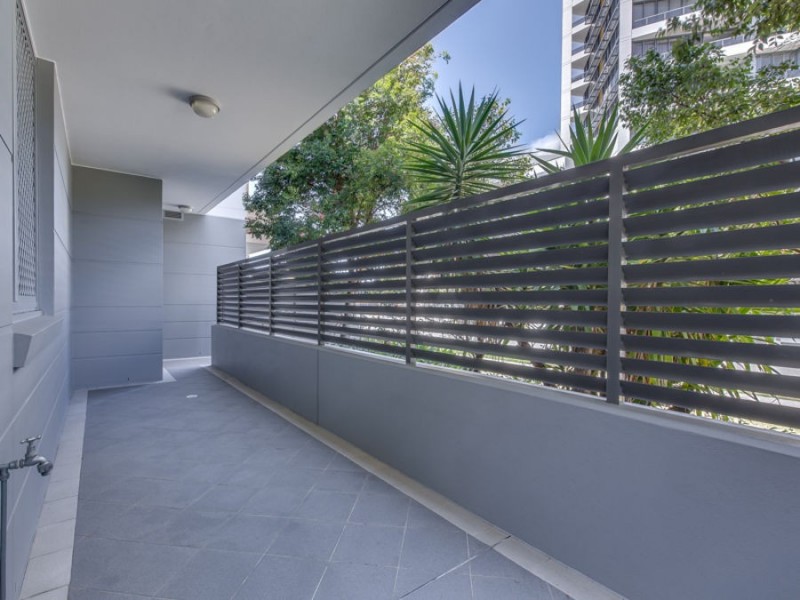 2/1 Aqua Street, Southport QLD 4215