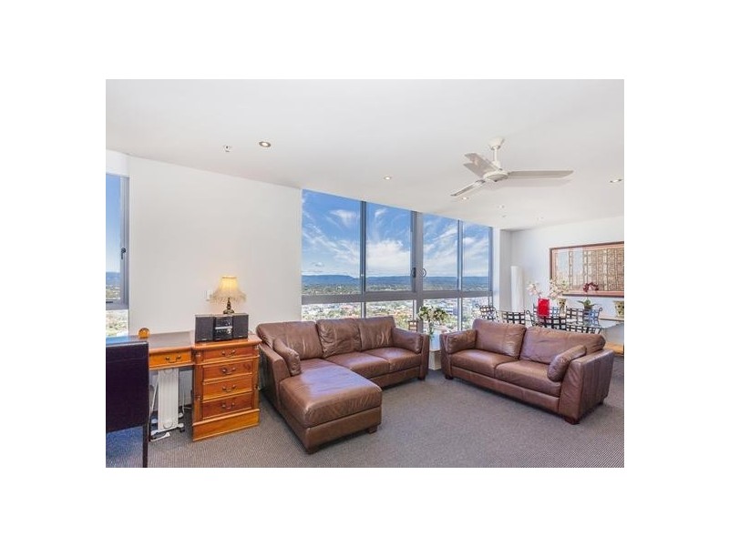 4 Como Crescent, Southport QLD 4215