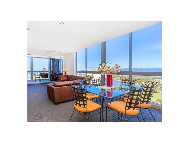 4 Como Crescent, Southport QLD 4215