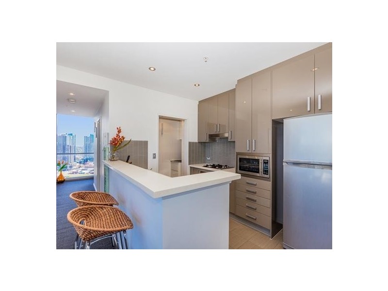 4 Como Crescent, Southport QLD 4215