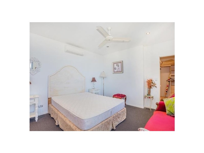 4 Como Crescent, Southport QLD 4215