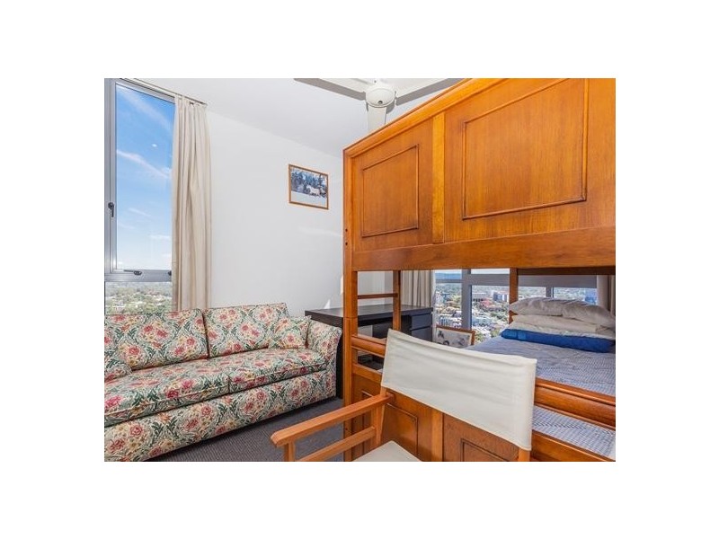 4 Como Crescent, Southport QLD 4215