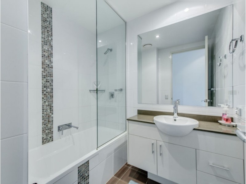 414/2 Aqua Street, Southport QLD 4215