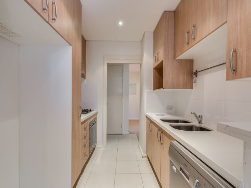 3 Como Crescent, Southport QLD 4215