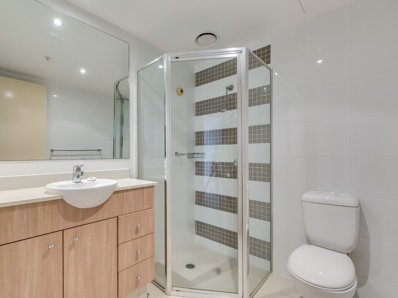 3 Como Crescent, Southport QLD 4215